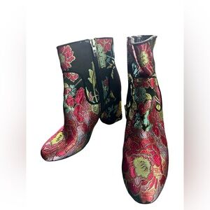 Marc Fisher Floral Embroidered Ankle Boots Size 6M (Used - Good Condition) 🌺